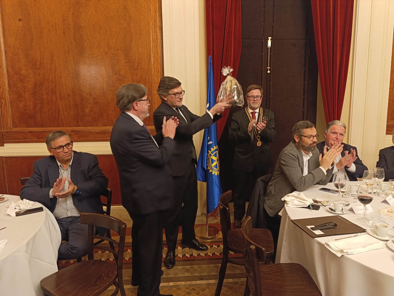javier villamayor dinar rotary metropolita