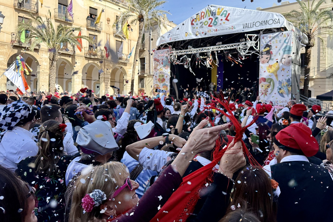 Llancament De Caramels I Confeti Vilanova Diumenge - InfoCamp