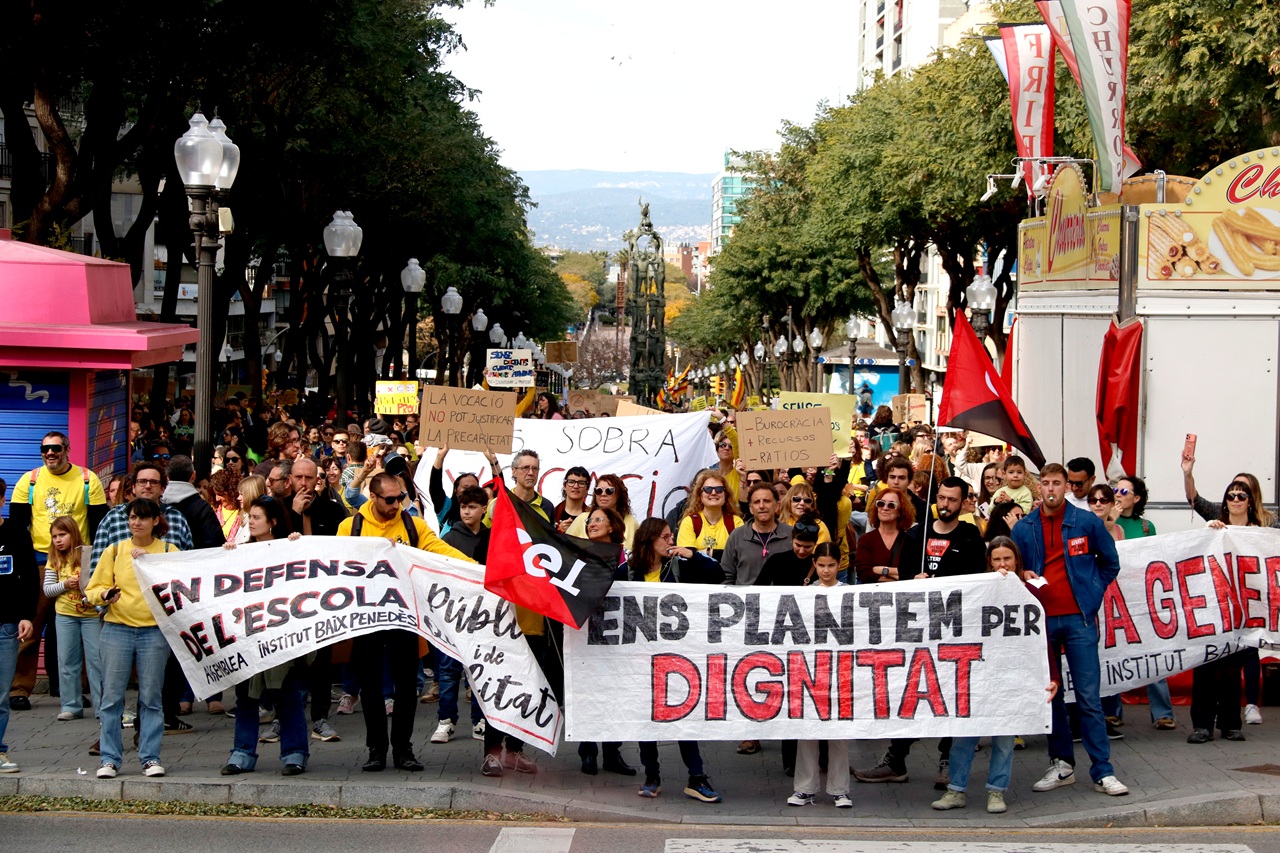 Manifestació Educacio Publica Tgna - InfoCamp