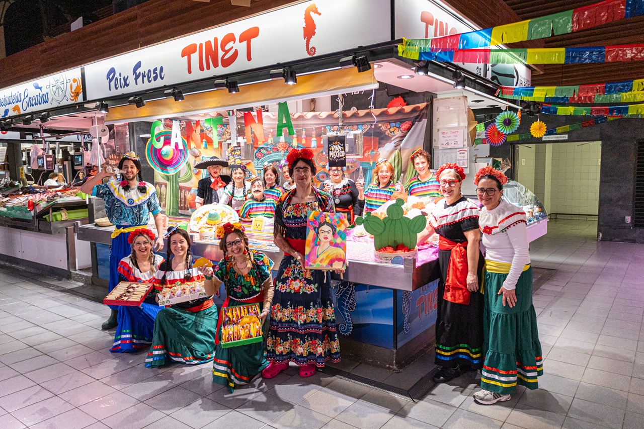 Paradistes Disfressats Mercat Central Tgna - InfoCamp