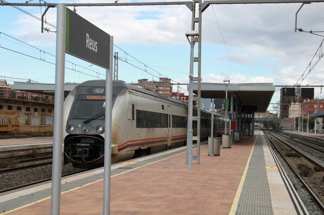 Tren R15 Estacio Reus A Barcelona - InfoCamp