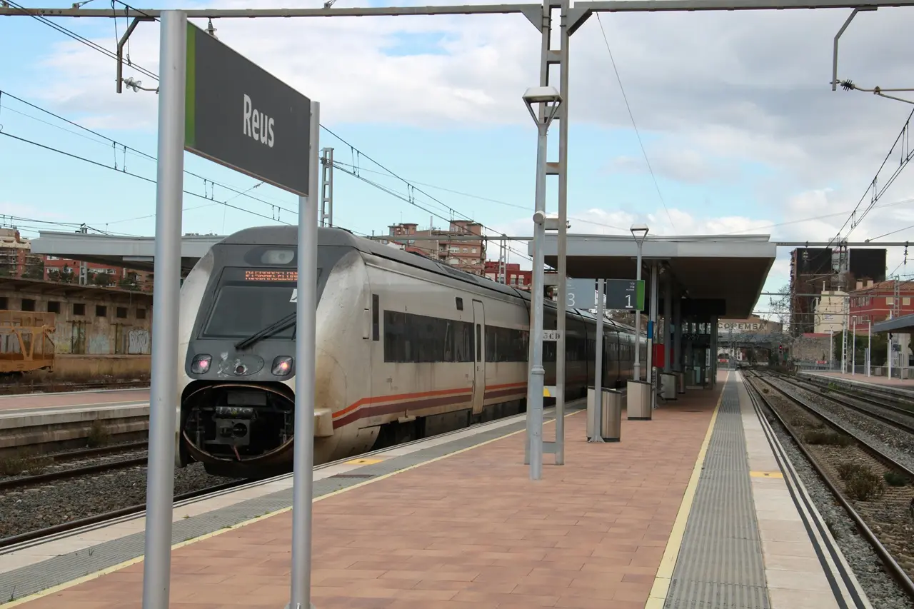 Tren R15 Estacio Reus A Barcelona - InfoCamp