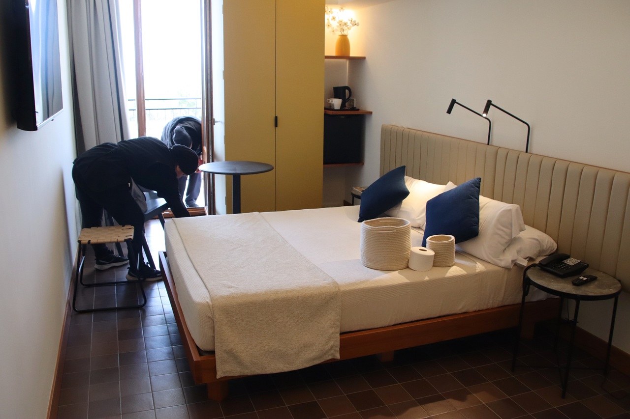 hotel sunclub calavinya salou preparant habitació