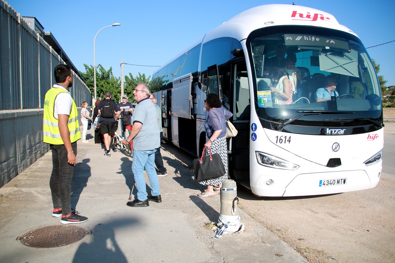 passatgers baixant bus a cunit