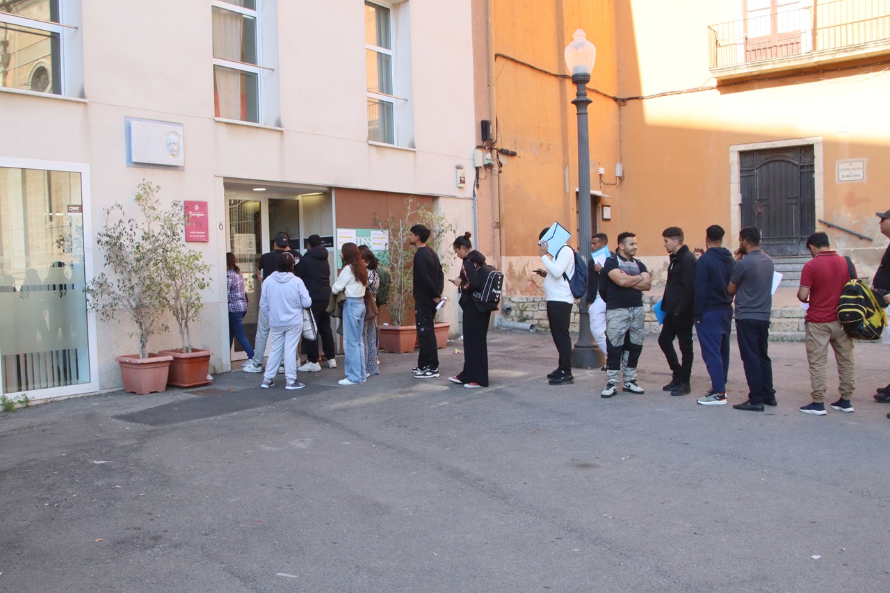 cua serveis socials tgna regularització