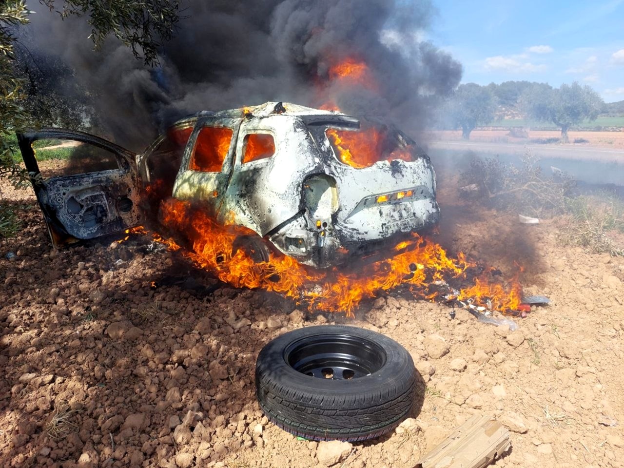 vehicle en flames accident pira