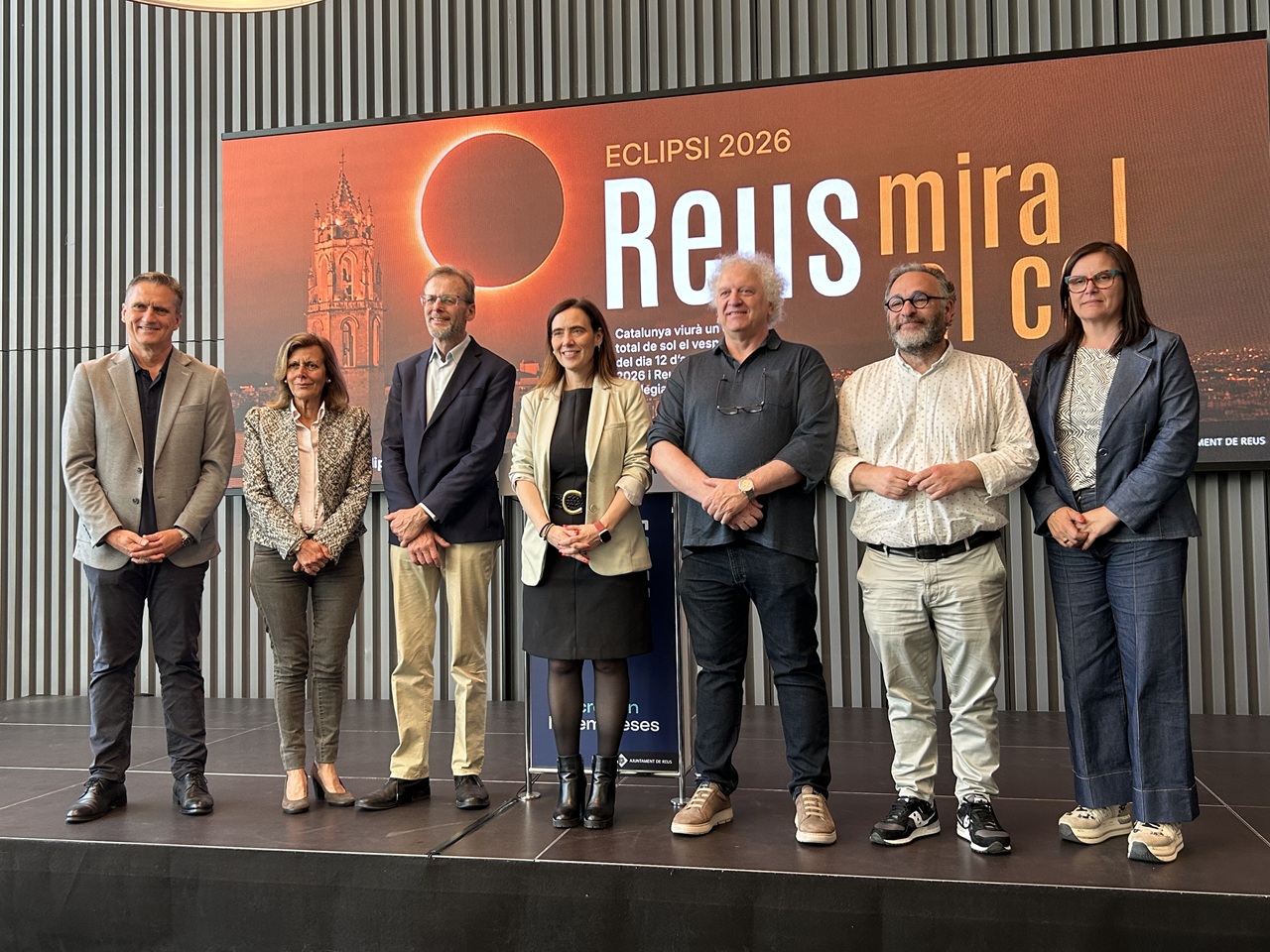 presentació de reus mira al cel