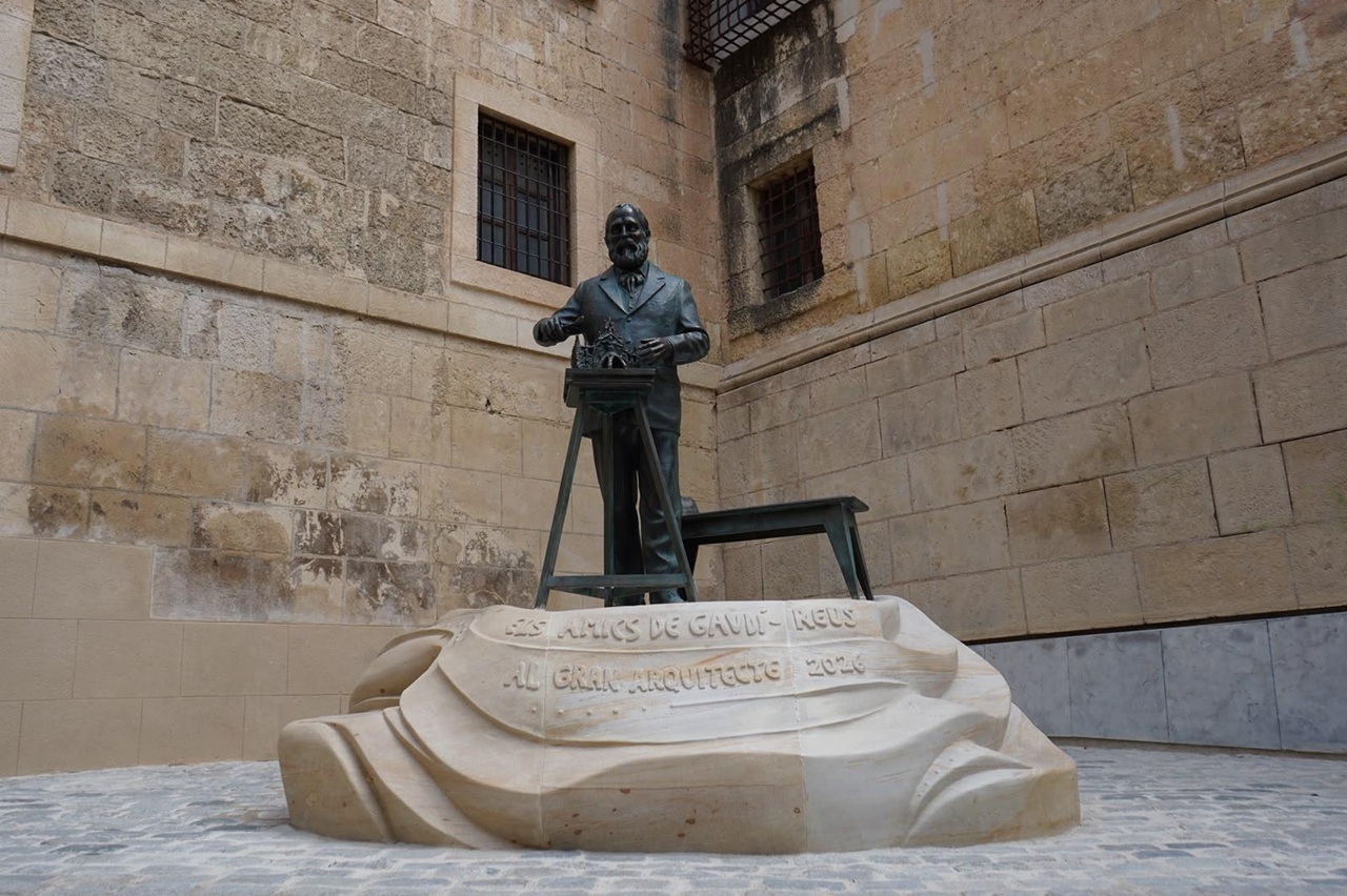 estàtua a gaudí prioral