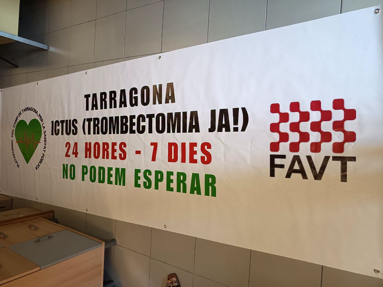 pancarta ictus 24 h 7 dies