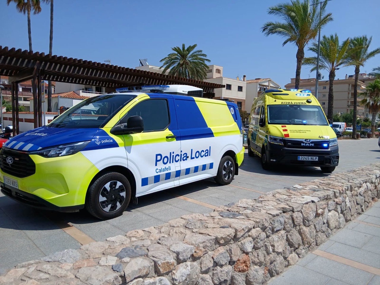 ambulància i policia local calafell