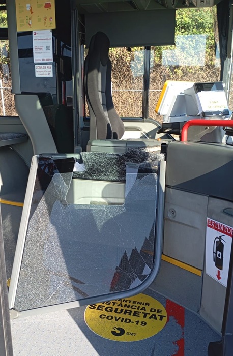 cabina destrossada autobus 85
