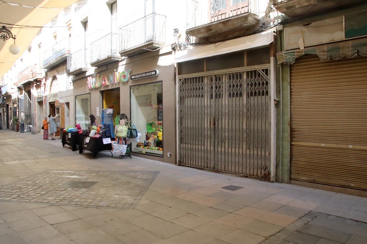 comercos tancats i oberts carrer cort