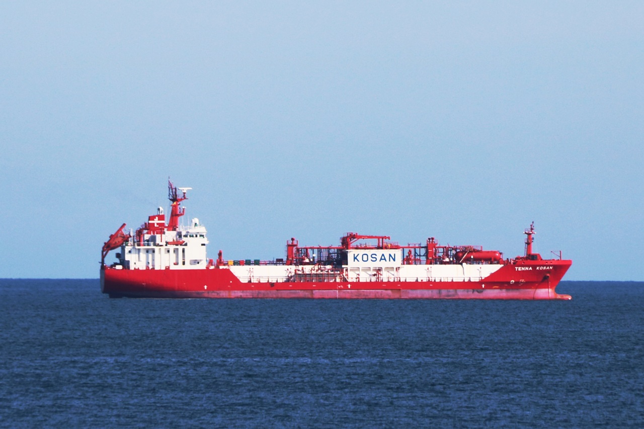 petroler davant costa tarragona