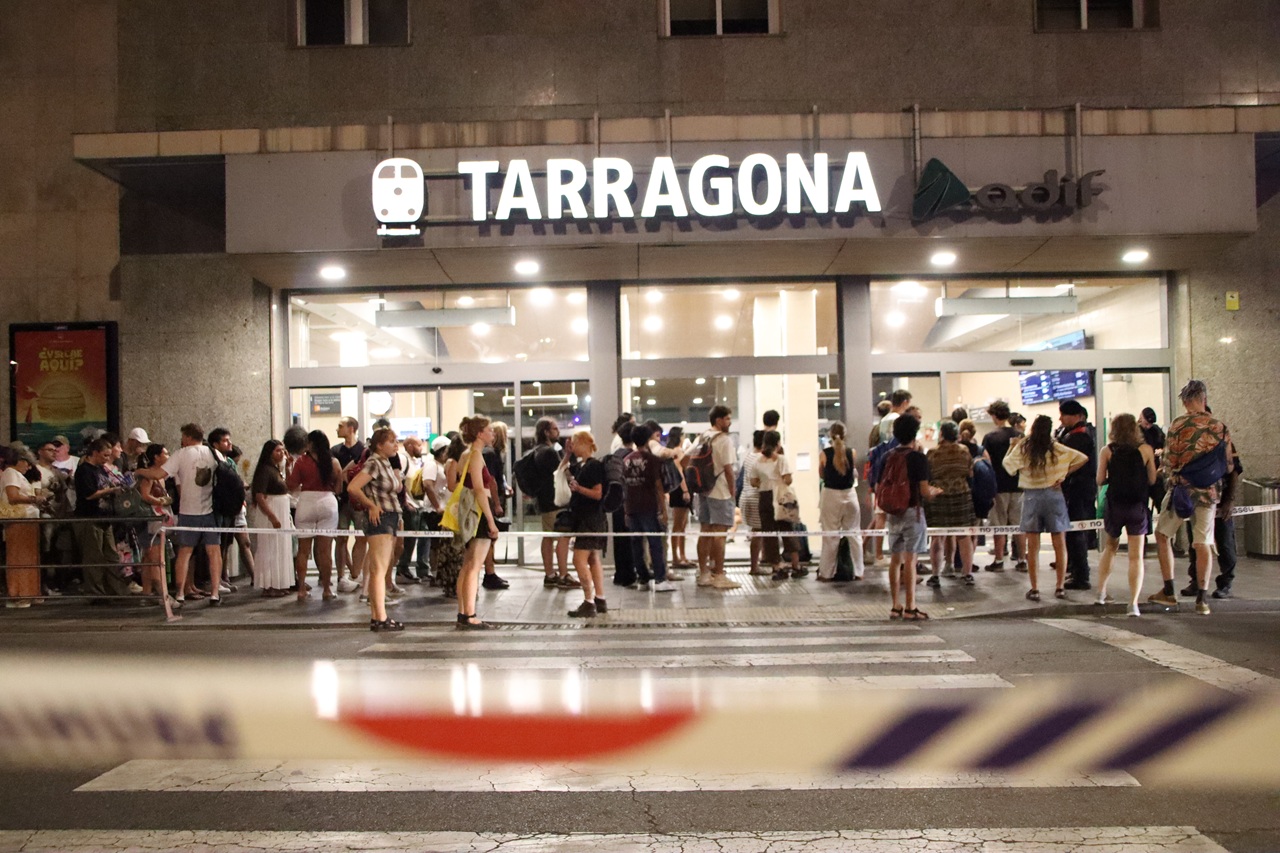estació renfe tarragona multitud